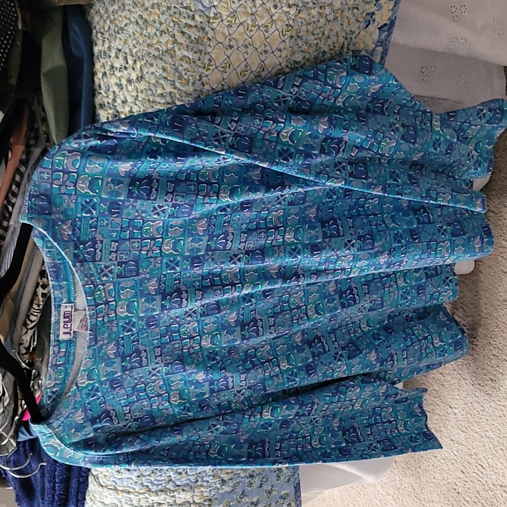 JL Plum XL Blue Tile Pattern ¾ Sleeved Top